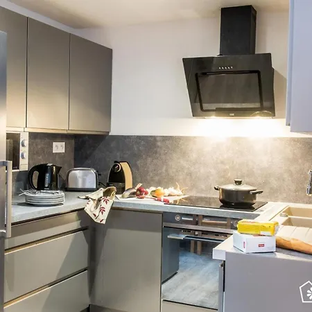 D2 Luxury Mountain View Sleeps 12 Coffee *